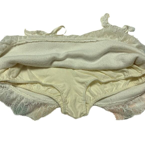 Coquette Kawaii Style White Lace Trim Mini Skirt with Built-In Shorts & Ribbon - Picture 7 of 11